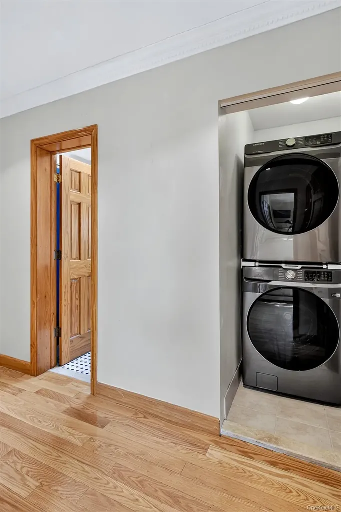 75 Maple Street Roslyn Heights NY 11577