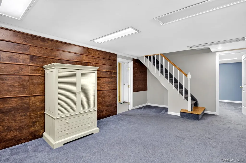 75 Maple Street Roslyn Heights NY 11577