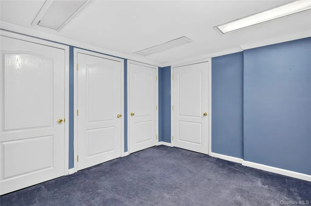 75 Maple Street Roslyn Heights NY 11577