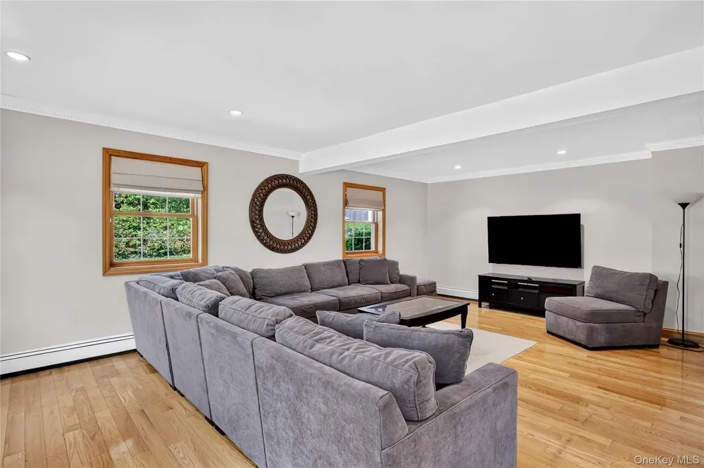 75 Maple Street Roslyn Heights NY 11577