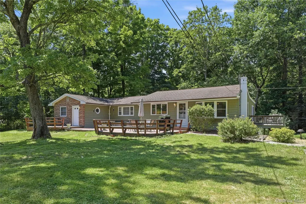 23 Leggett Road Chatham NY 12075