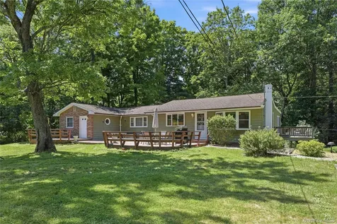 23 Leggett Road Chatham NY 12075