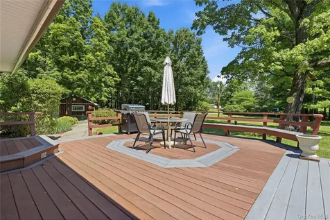 23 Leggett Road Chatham NY 12075