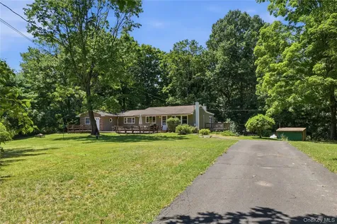23 Leggett Road Chatham NY 12075