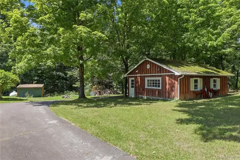 23 Leggett Road Chatham NY 12075