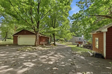 23 Leggett Road Chatham NY 12075