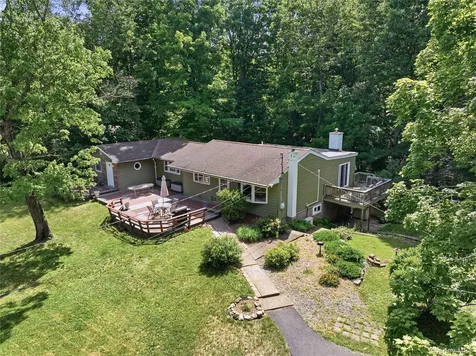 23 Leggett Road Chatham NY 12075