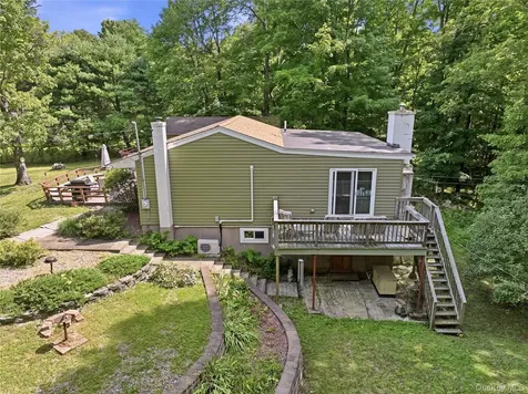 23 Leggett Road Chatham NY 12075