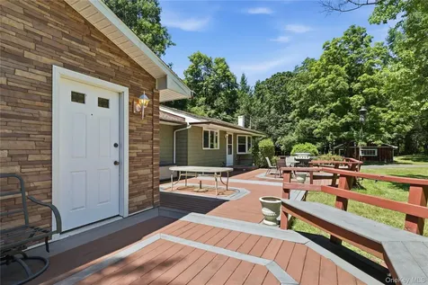 23 Leggett Road Chatham NY 12075