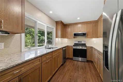 23 Leggett Road Chatham NY 12075