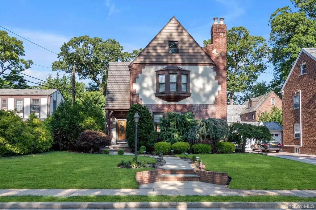 15 Parkwold Drive W Valley Stream NY 11580