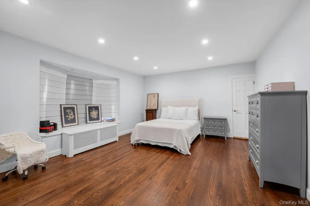 15 Parkwold Drive W Valley Stream NY 11580