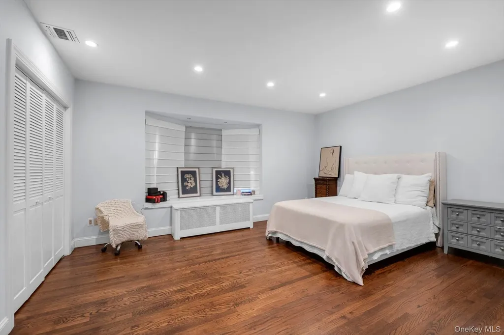 15 Parkwold Drive W Valley Stream NY 11580