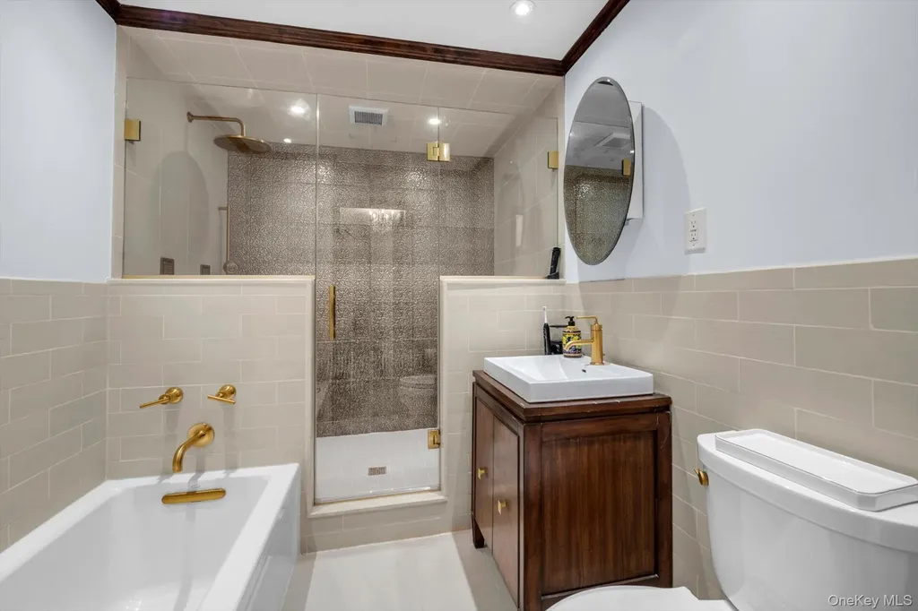 15 Parkwold Drive W Valley Stream NY 11580