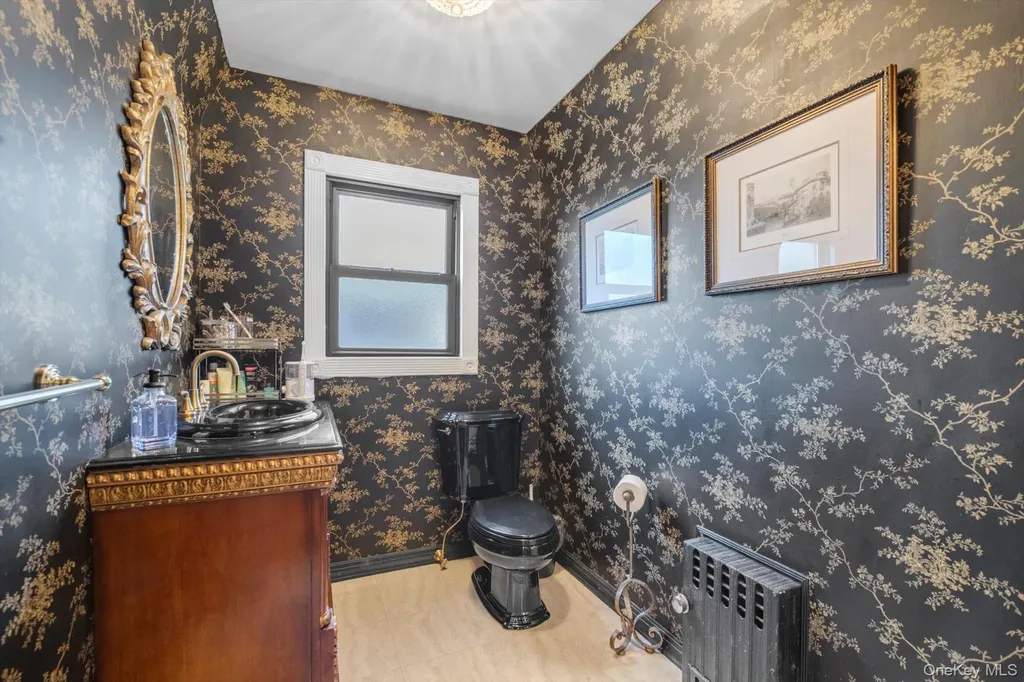 15 Parkwold Drive W Valley Stream NY 11580
