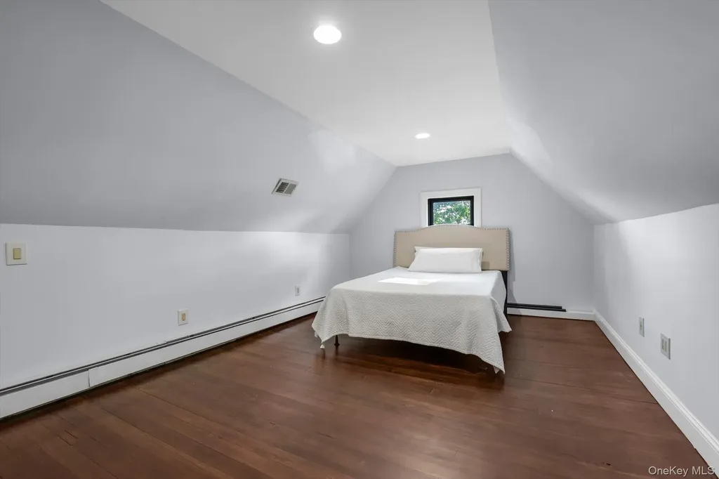 15 Parkwold Drive W Valley Stream NY 11580