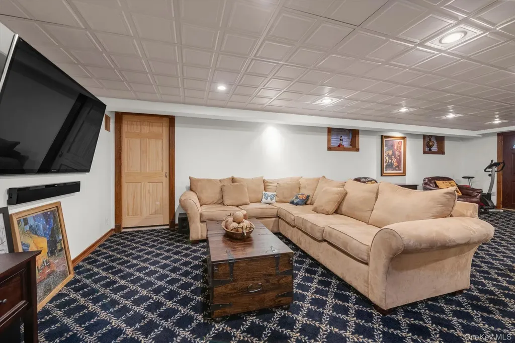 15 Parkwold Drive W Valley Stream NY 11580