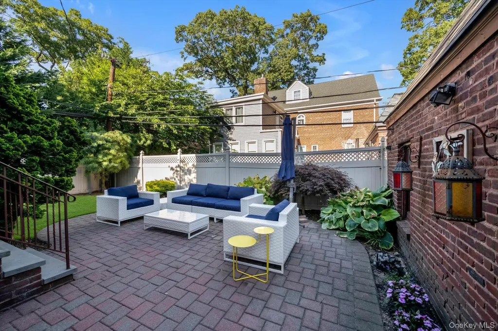 15 Parkwold Drive W Valley Stream NY 11580