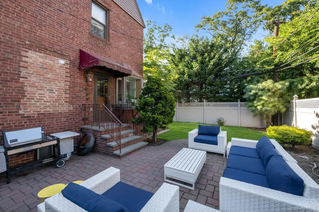 15 Parkwold Drive W Valley Stream NY 11580