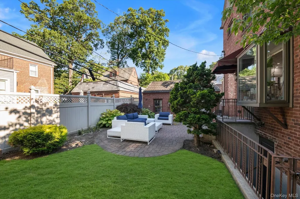 15 Parkwold Drive W Valley Stream NY 11580