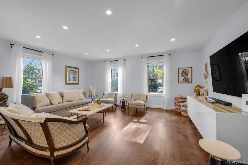 15 Parkwold Drive W Valley Stream NY 11580
