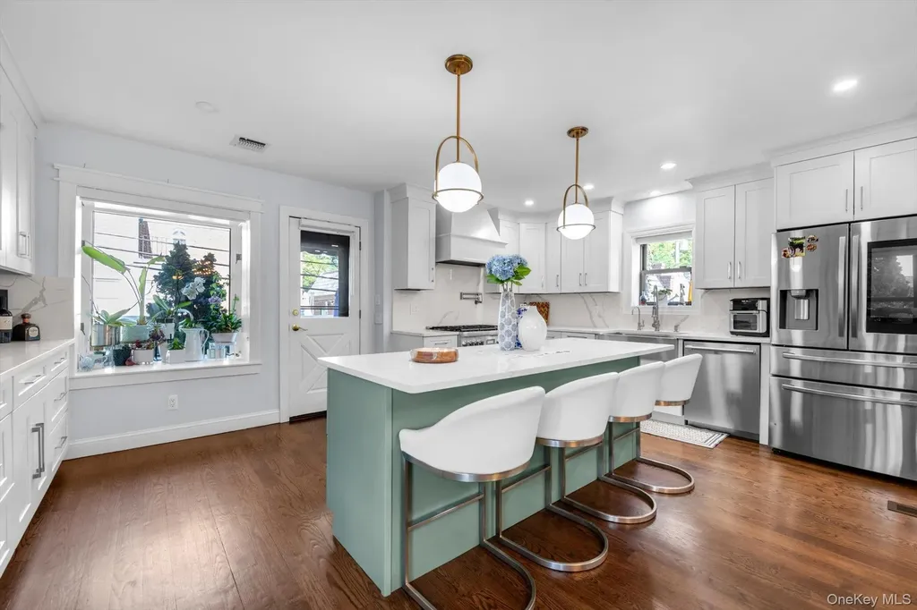 15 Parkwold Drive W Valley Stream NY 11580