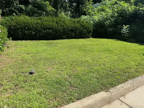 25 Robinson Avenue Glen Cove NY 11542