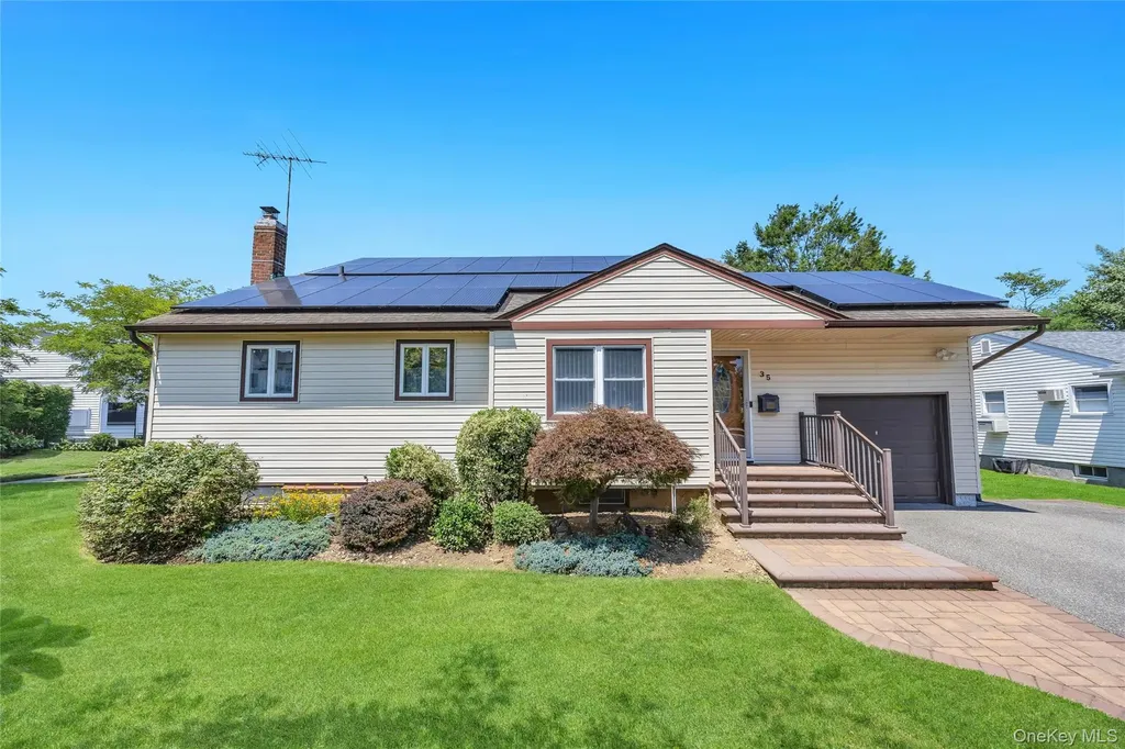 35 Jerold Street Plainview NY 11803