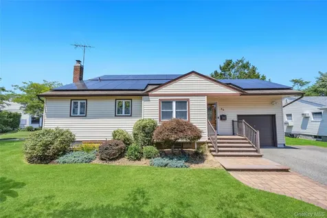 35 Jerold Street Plainview NY 11803