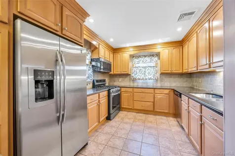 35 Jerold Street Plainview NY 11803