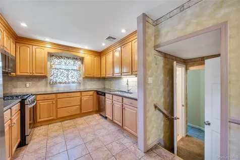 35 Jerold Street Plainview NY 11803