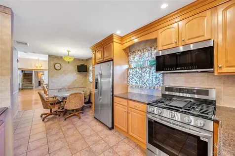 35 Jerold Street Plainview NY 11803