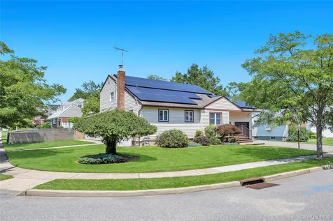 35 Jerold Street Plainview NY 11803