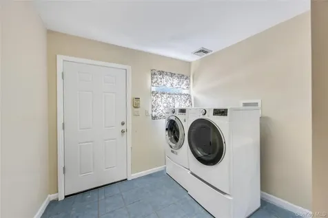 35 Jerold Street Plainview NY 11803