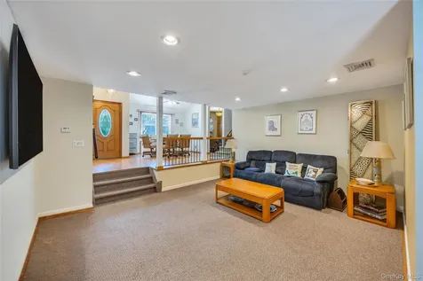 35 Jerold Street Plainview NY 11803