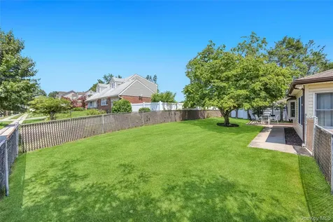 35 Jerold Street Plainview NY 11803