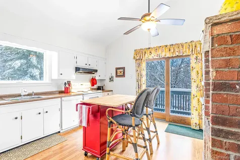 860 Hunns Lake Stanfordville NY 12581