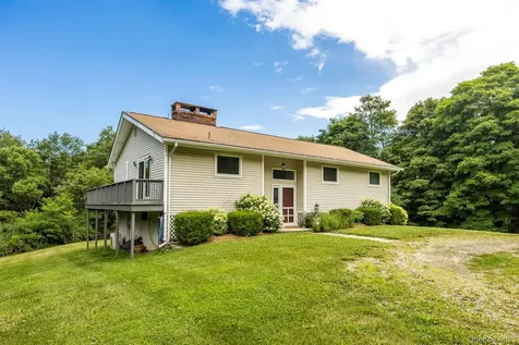 860 Hunns Lake Stanfordville NY 12581