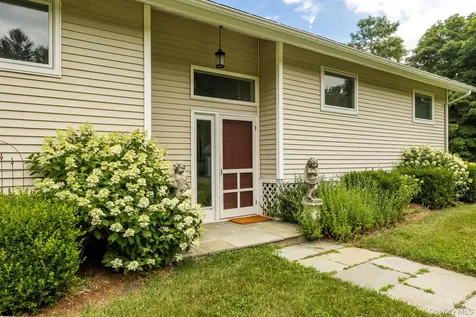 860 Hunns Lake Stanfordville NY 12581