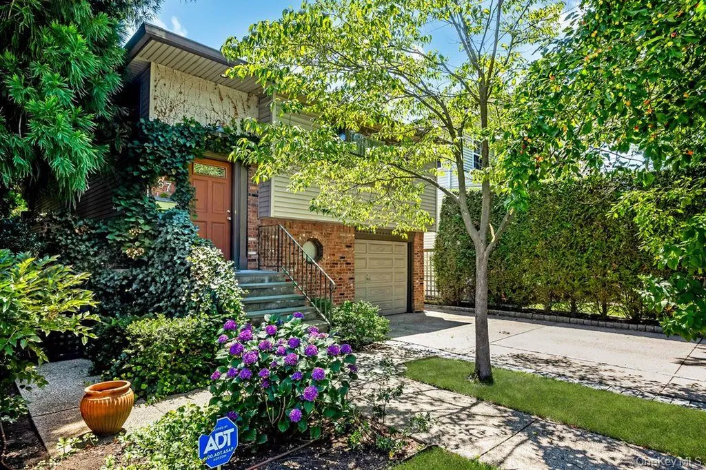 67 Cedar Place Floral Park NY 11001