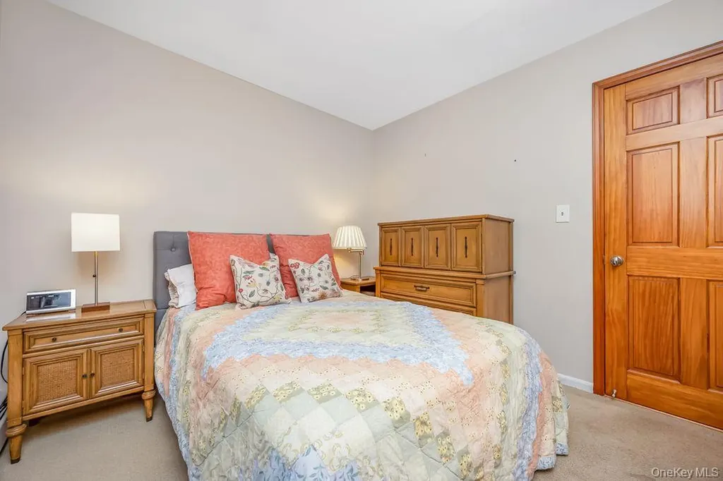 67 Cedar Place Floral Park NY 11001
