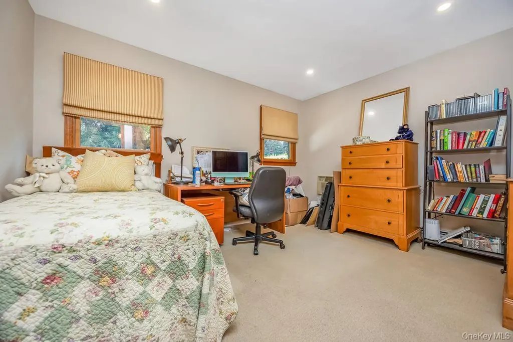 67 Cedar Place Floral Park NY 11001