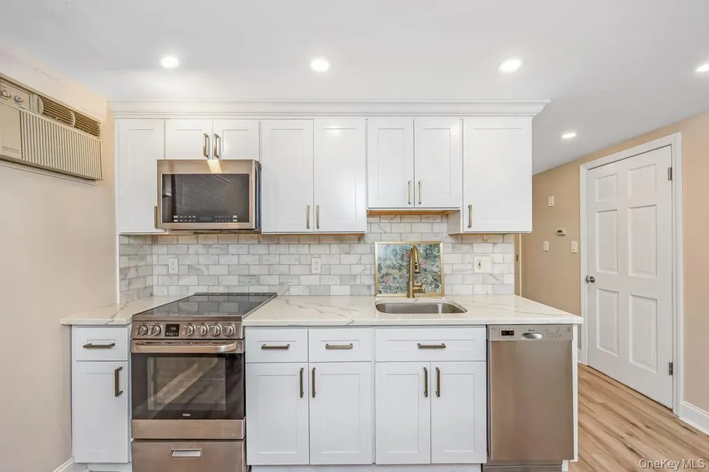 67 Cedar Place Floral Park NY 11001