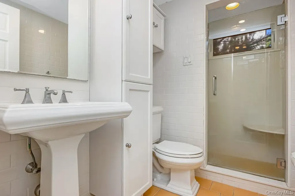 67 Cedar Place Floral Park NY 11001