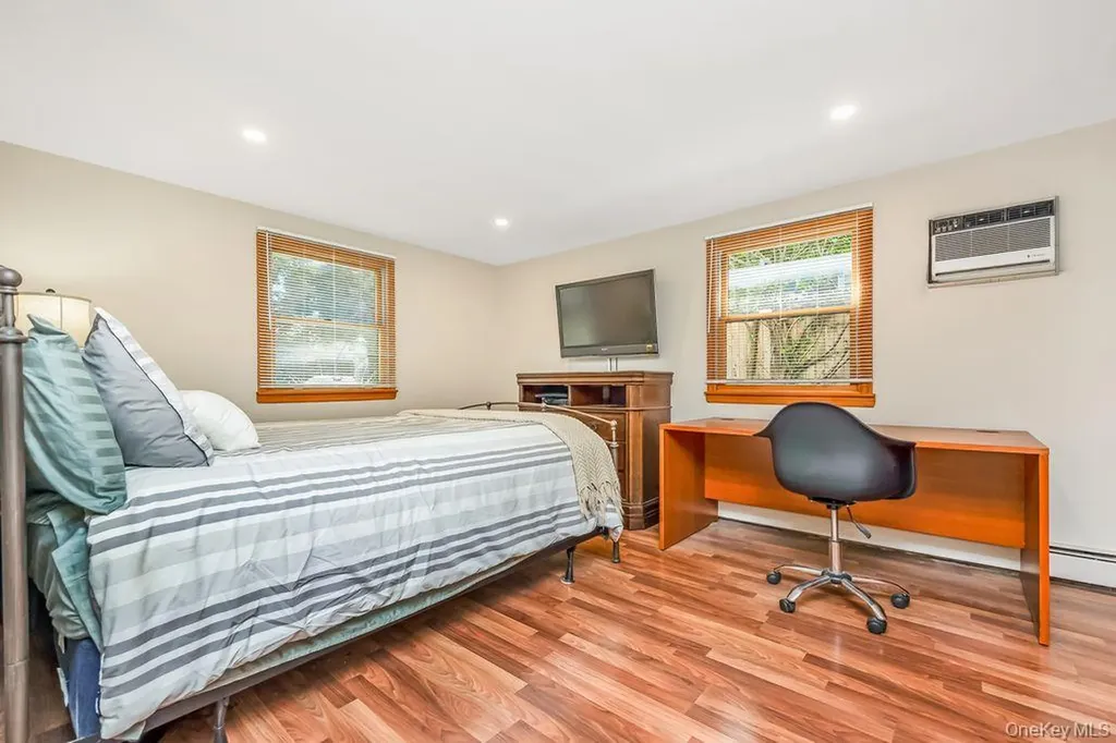 67 Cedar Place Floral Park NY 11001