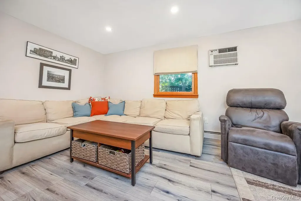 67 Cedar Place Floral Park NY 11001