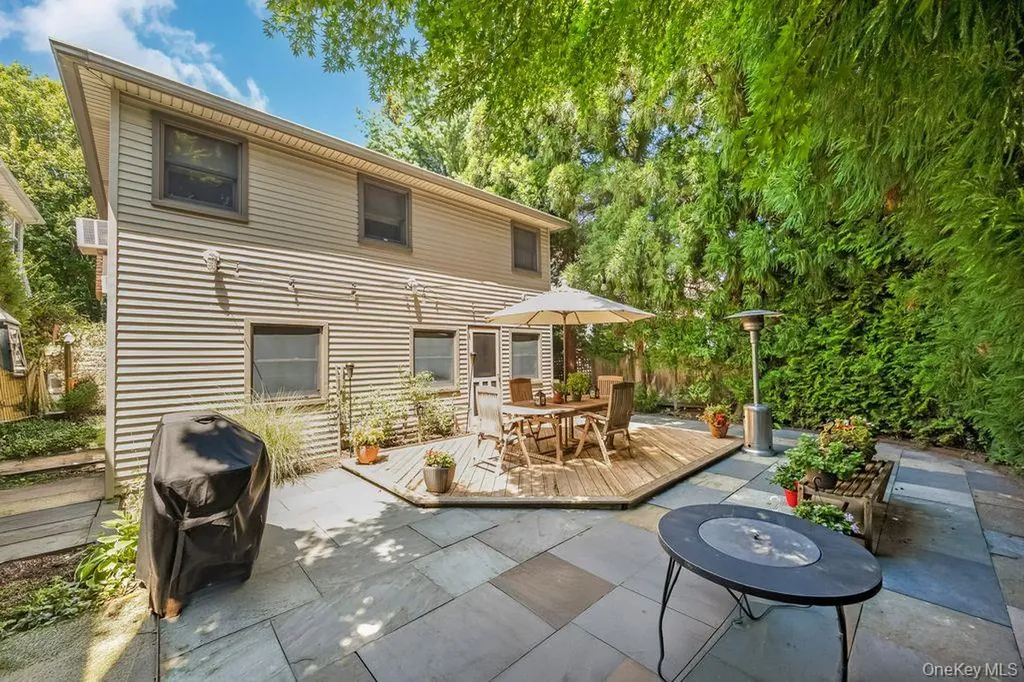 67 Cedar Place Floral Park NY 11001