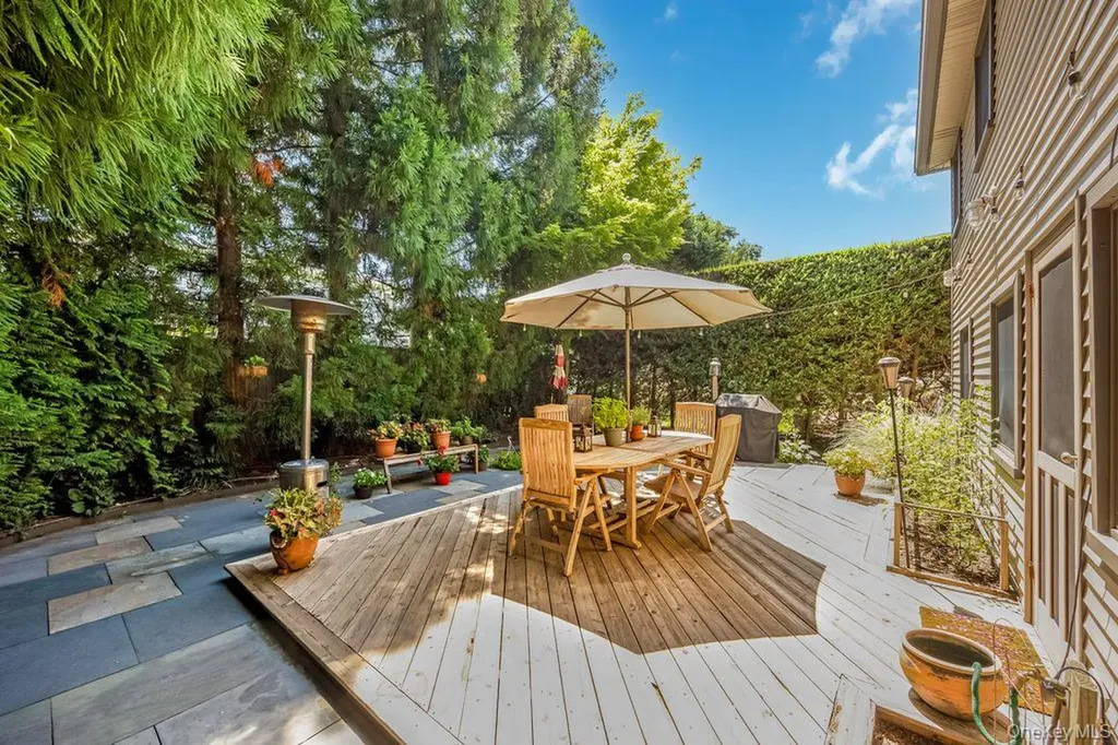 67 Cedar Place Floral Park NY 11001