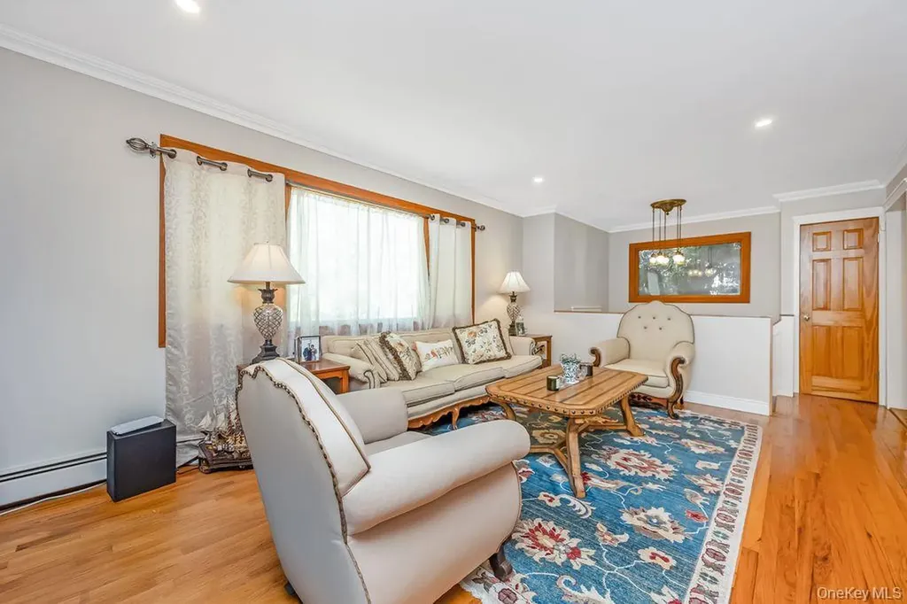 67 Cedar Place Floral Park NY 11001