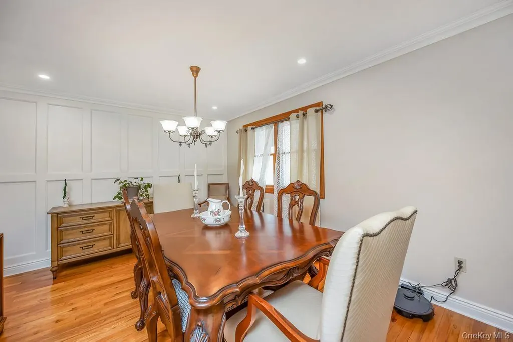 67 Cedar Place Floral Park NY 11001